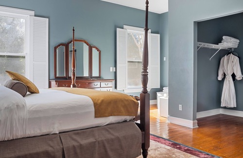 Stone Mountain Historic Village Hotel | Stone Mountain Manor