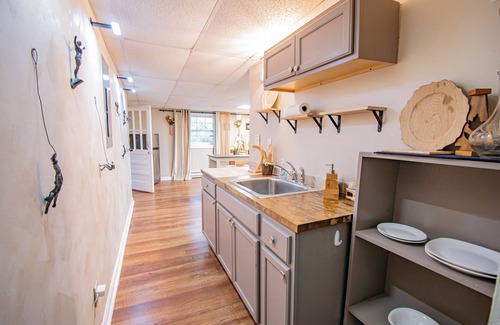 Stone Mountain Apartment | Stone Mountain retreat w/private entry, rustic charm & near local sights!