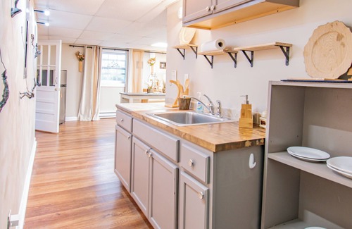 Stone Mountain Apartment | Stone Mountain retreat w/private entry, rustic charm & near local sights!
