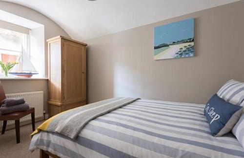 Mylor Churchtown Apartment | Stone's Throw - 2 Bed Apartment Centre of Falmouth