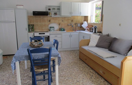 Koroni Cottage | Stone's Throw Cottage by the sea in Koroni - sleeps 6