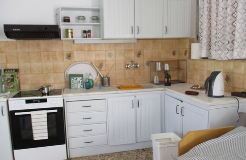 Koroni Cottage | Stone's Throw Cottage by the sea in Koroni - sleeps 6
