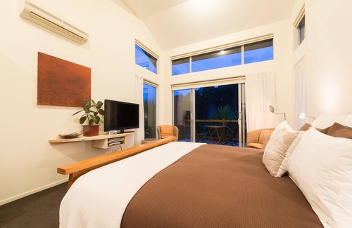 Kerikeri House | Stone Store Lodge A unique lodge in a prime location.