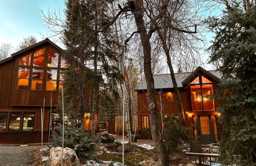 Sundance Cabin | Stone Table Hideaway - Sleeps 8 - HOT TUB