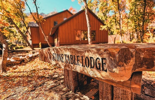 Sundance Cabin | Stone Table Lodge - Sleeps 8 - HOT TUB