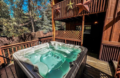 Sundance Cabin | Stone Table Lodge - Sleeps 8 - HOT TUB