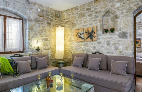 Analipsi Villa | Stone villa at 3 minutes from beach