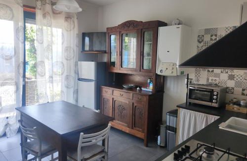Barge Apartment | Stone Way Apartment