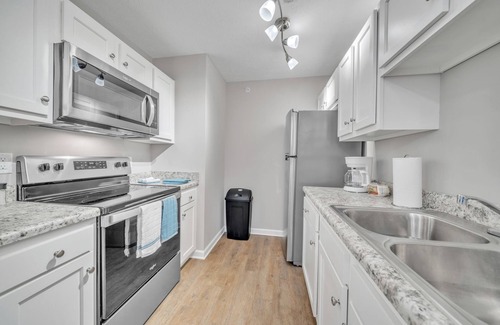 New Albany Apartment | Stonecrest 712, 2Bd Apt I Free Parking I Pool