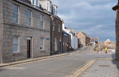 Stonehaven House | Stonehaven ground floor home with a spectacular harbour view.