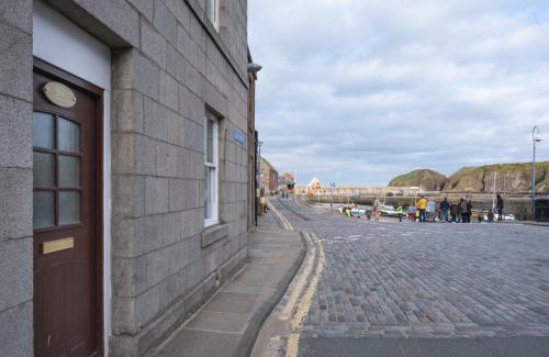 Stonehaven House | Stonehaven ground floor home with a spectacular harbour view.