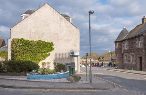 Stonehaven House | Stonehaven ground floor home with a spectacular harbour view.