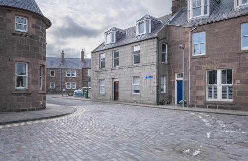 Stonehaven House | Stonehaven ground floor home with a spectacular harbour view.