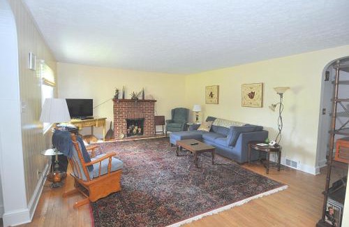 Berkeley Springs Ski Chalet | Stonehedge - 3 BR Cottage