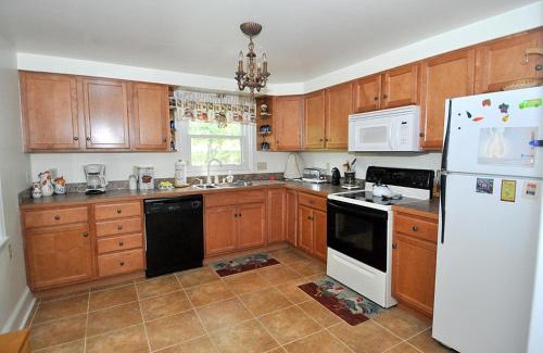 Berkeley Springs Ski Chalet | Stonehedge - 3 BR Cottage