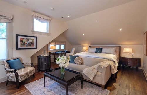 Midtown Hotel | Stonehurst Place Bed & Breakfast
