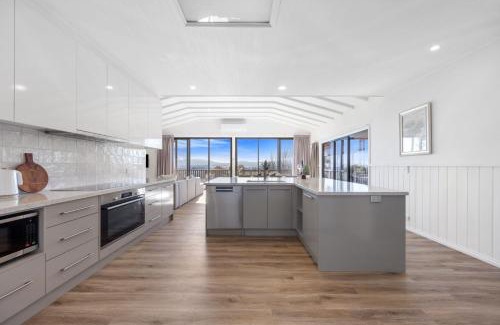 Mansfield House | Stoneleigh Rise - Mansfield - Sleeps 12