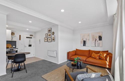 Parnell Apartment | Stonemasons Quarters Stylish apartment with carpark