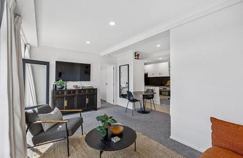 Parnell Apartment | Stonemasons Quarters Stylish apartment with carpark