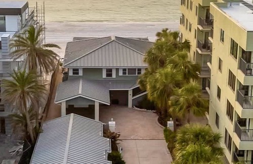 Independence Square Apartment | Stones Throw Beachside Bungalow 2 AT THE Beach