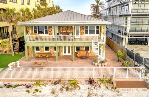 Independence Square Apartment | Stones Throw Beachside Bungalow 1 ON THE Beach