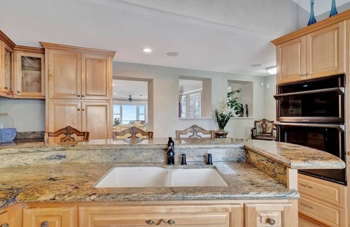 Independence Square Apartment | Stones Throw Beachfront Premier Suite 4 Views