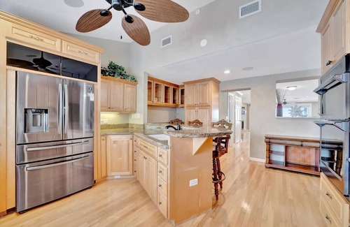 Independence Square Apartment | Stones Throw Beachfront Premier Suite 4 Views