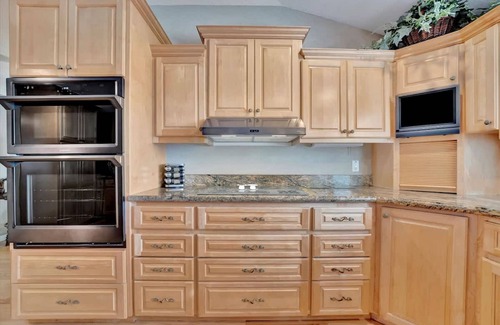 Independence Square Apartment | Stones Throw Beachfront Premier Suite 4 Views