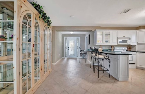 Independence Square Apartment | Stones Throw Beachfront Family Suite 3 Views