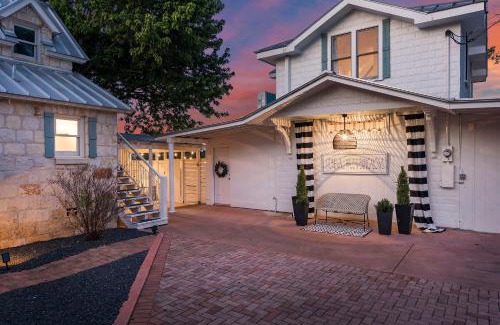 Stonewall House | Stonewall Bungalow 2 - Sleeps 2