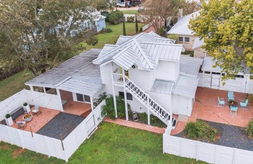 Stonewall House | Stonewall Bungalows - Sleeps 15