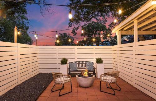 Stonewall House | Stonewall Bungalows - Sleeps 15