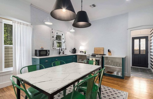 Stonewall House | Stonewall Main Haus - Sleeps 6