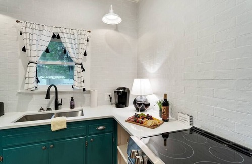 Stonewall House | Stonewall Main Haus - Sleeps 6