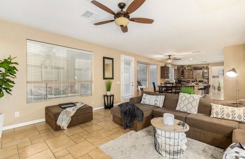Glendale House | Stop "Heated Pool, Spa, Ping Pong, XBox, billiards