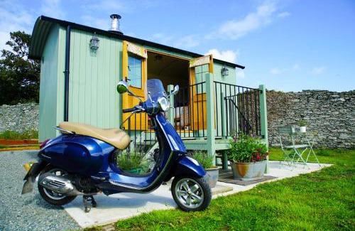 Llanfachraeth Bed & Breakfast | Storws Y Gorlan Shepherd's Hut