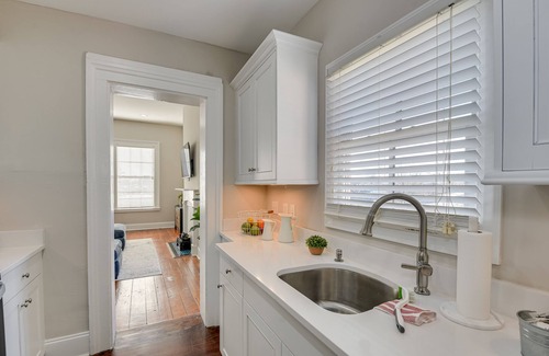 Downtown Apartment | Stovall #4 Stylish 1 bedroom with private free parking
