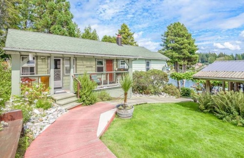 Bamfield Apartment | Stowaway Studio - 8 Acre Waterfront Estate w/Dock