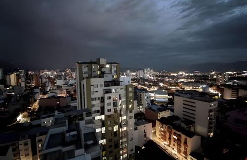 Bucaramanga Apartment | Strada Suites: Piso alto, Wifi, A/A