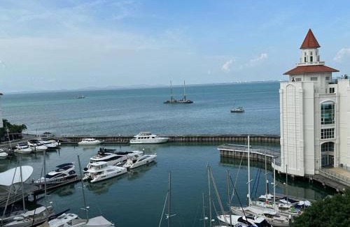 Seri Tanjung Pinang Apartment | Straits Quay Highest & Spacious Seaview Suite - 2