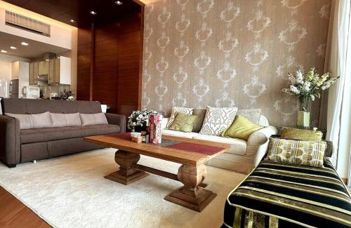 Seri Tanjung Pinang Apartment | Straits Quay Highest & Spacious Seaview Suite - 2