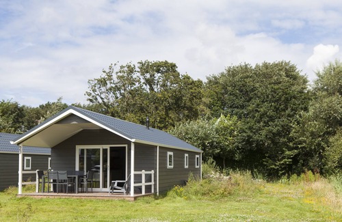 Sint Maartensvlotbrug House | Strand49. nl Glamping bungalow close to the beach 6 people WiFi 3 bedrooms