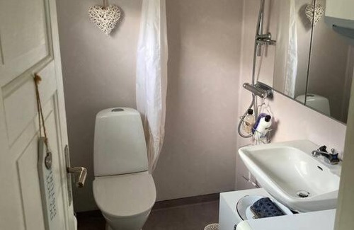 Mellbystrand House | Strandnära mysig stuga med generösa utvändiga ytor
