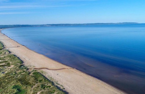 Mellbystrand House | Strandnära mysig stuga med generösa utvändiga ytor