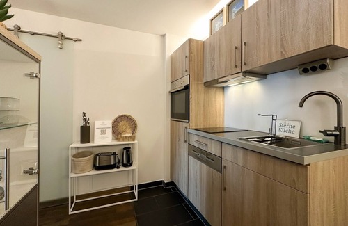 Wremen Apartment | Strandnahe Ferienwohnung mit Sauna, Sonnigem Balkon und Wunderschönem Landblick