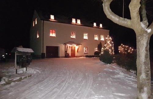 Hilmersdorf Apartment | Strasse des Friedens
