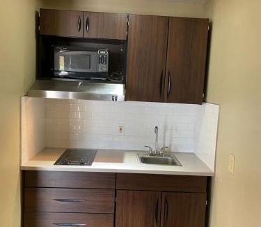 Temple Hotel | Stratford House Inn and Suites Temple