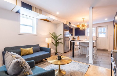 Francois-Perrault Apartment | Strawberry Stays! Secret to sweet dreams!