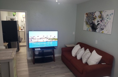Sarasota Springs Apartment | Streamlined & Chic Getaway Studio in Amazing Sarasota
