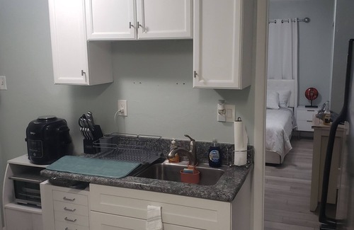 Sarasota Springs Apartment | Streamlined & Chic Getaway Studio in Amazing Sarasota